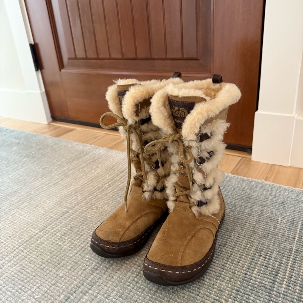The North Face Tan and Brown Winter Boots with Fur Trim and Sturdy Sole.Size 7.5